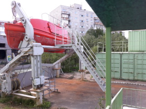 Морской УТЦ Мурманского филиала Университета осуществил модернизацию тренажерного комплекса по выживанию на море