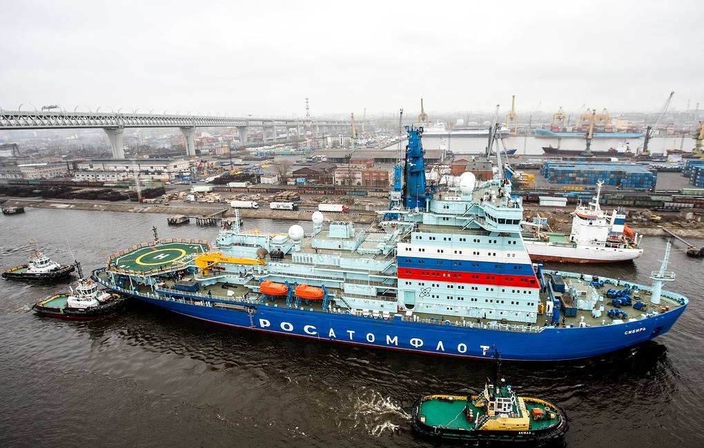 Прошедший подготовку в ГУМРФ имени адмирала С.О. Макарова экипаж нового атомного ледокола «Сибирь» вывел судно на ходовые испытания