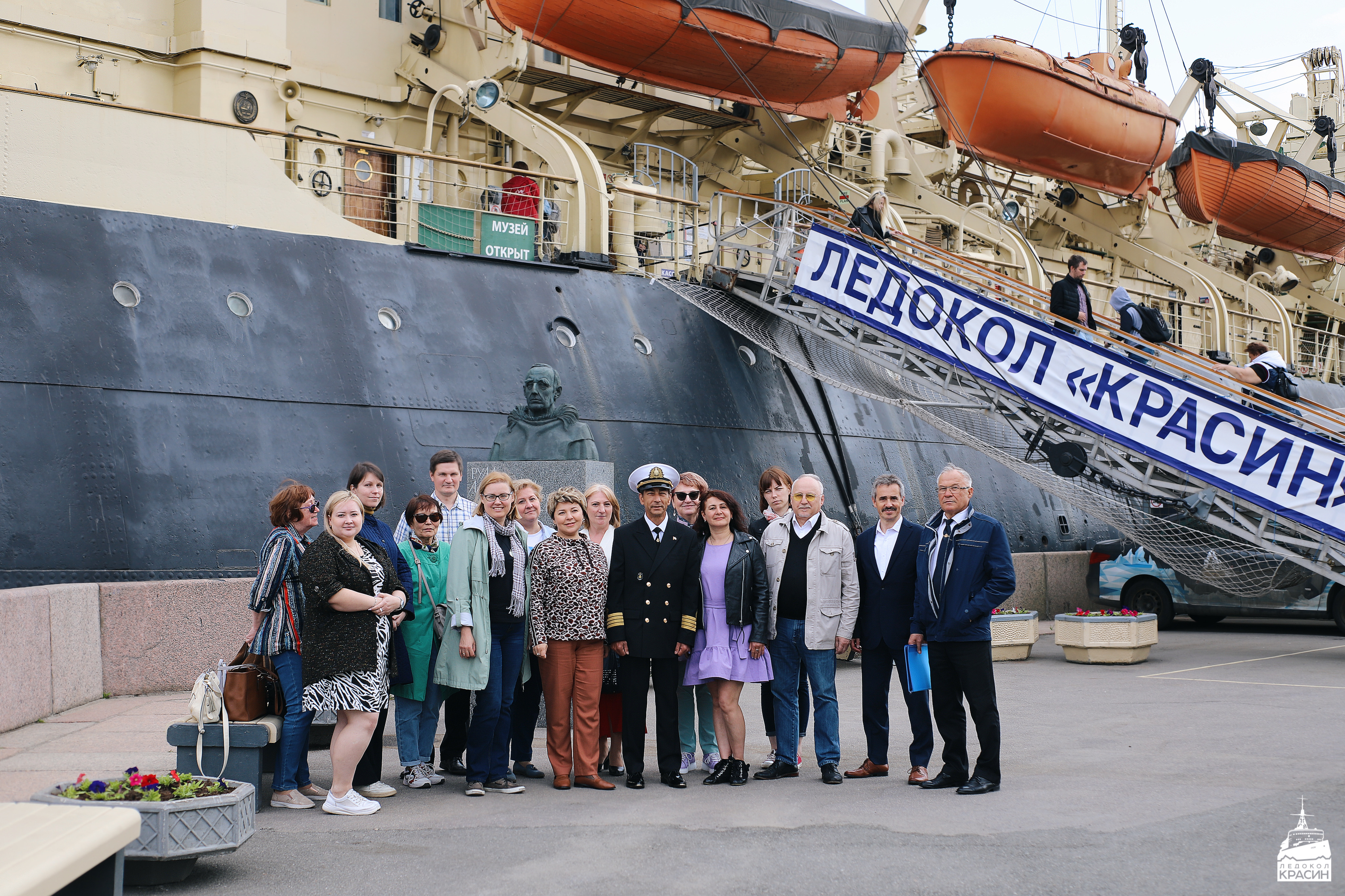Институт ДПО ГУМРФ имени адмирала С.О. Макарова отметил Международный день женщин в морском судоходстве на историческом ледоколе «Красин»