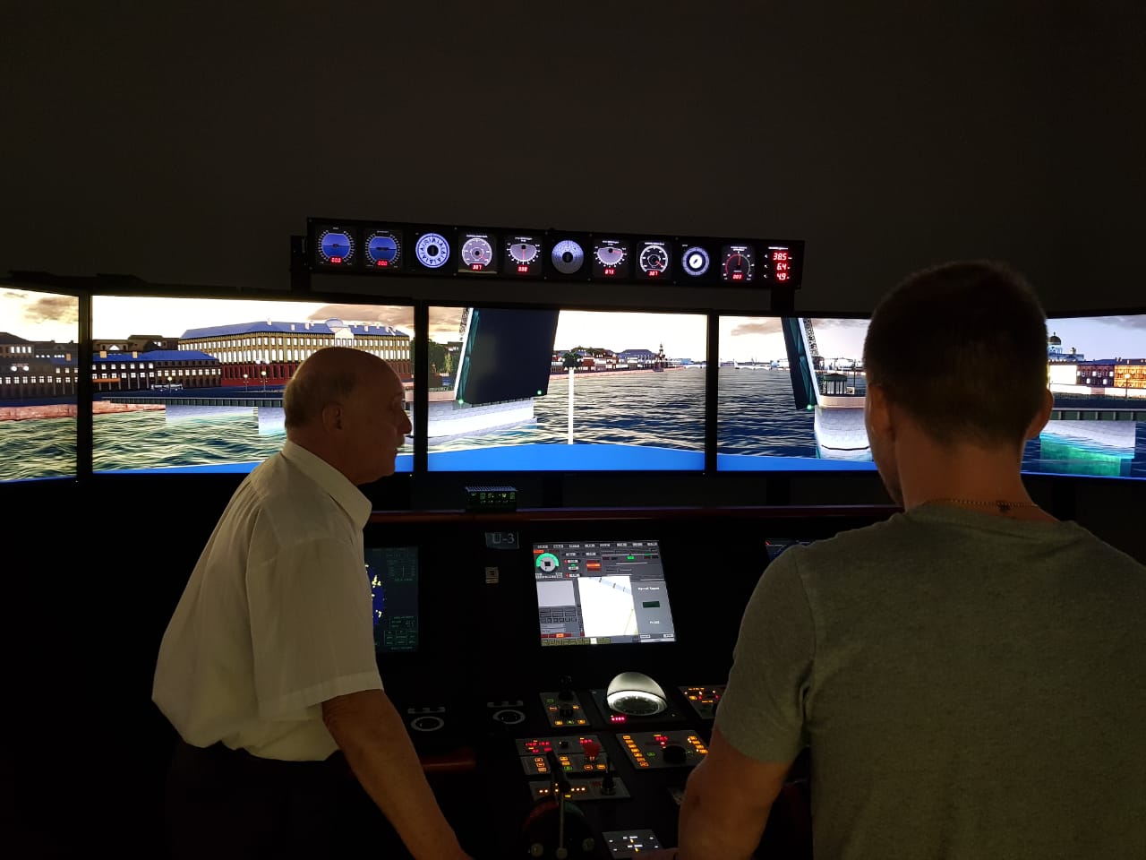 Экипаж нового пассажирского теплохода «Мустай Карим» прошел обучение в Морском учебно-тренажерном центре ГУМРФ имени адмирала С.О. Макарова