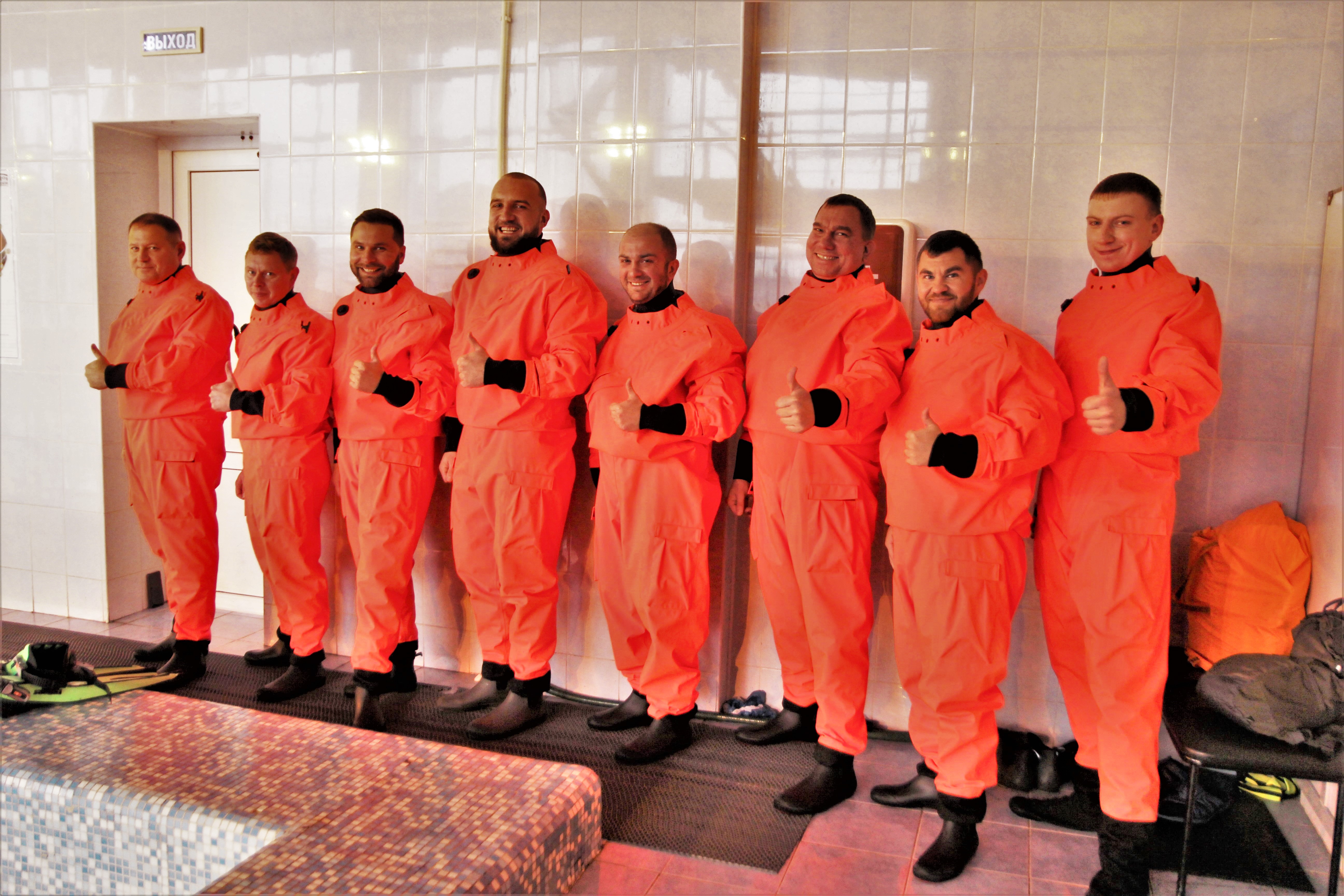 Морской УТЦ ГУМРФ имени адмирала С.О. Макарова перешел на использование отечественных термогидрокостюмов на курсах HUET