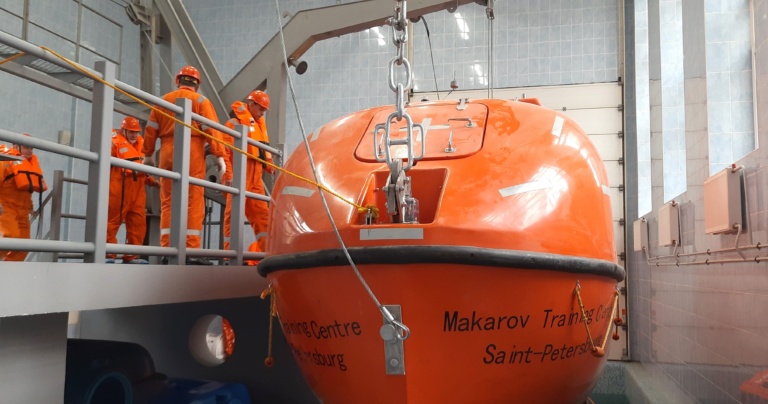 Макаровка открыла новый тренажерный комплекс по использованию современных спасательных средств