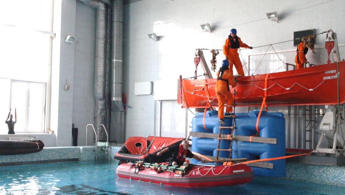 «Макаровка» начала подготовку лоцманов для работ на высоте